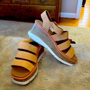 Sorel Joanie III Leather Wedge Size 9